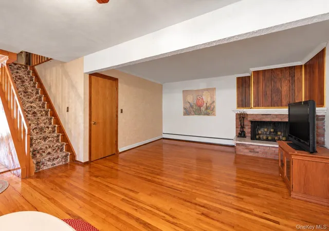Photo 3 of Single family home for sale at 100 Grant St, Oyster Bay, NY 11762 | MLS# 1067889 | Listing updated on 2026-10-29