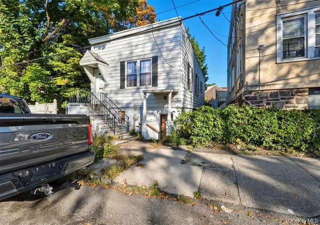 Photo 2 of House for sale at 6 Horatio St, Yonkers, NY 10710 | MLS# 1067902 | Listing updated on 2026-10-29