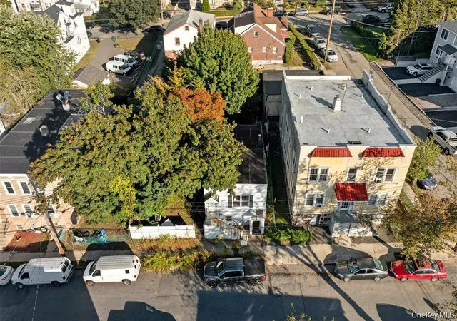 Photo 4 of House for sale at 6 Horatio St, Yonkers, NY 10710 | MLS# 1067902 | Listing updated on 2026-10-29