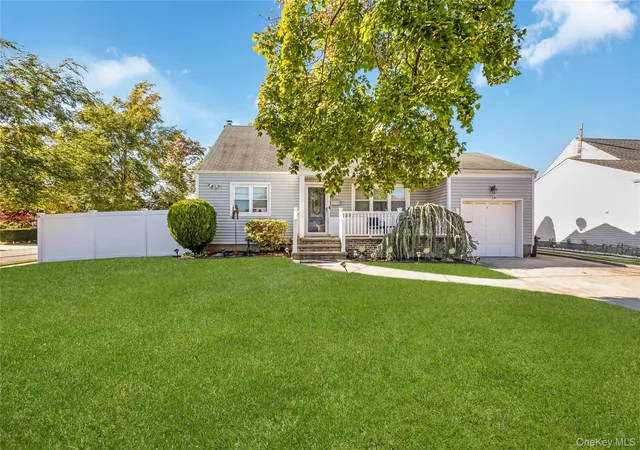 Photo 1 of Single family home for sale at 111 Sunset Ave, Oyster Bay, NY 11735 | MLS# 1067905 | Listing updated on 2026-10-29