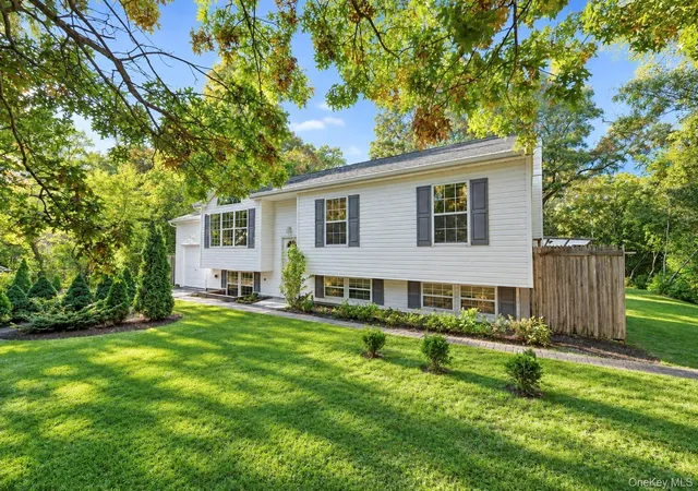 Photo 3 of Single family home for sale at 199 Commack Rd, Brookhaven, NY 11951 | MLS# 1067926 | Listing updated on 2026-10-29
