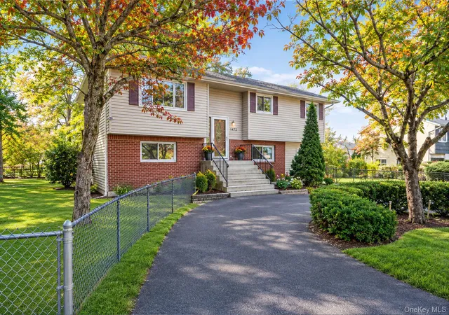 Single family home for sale at 472 Essex St, Babylon, NY 11704 | MLS# 1067934
