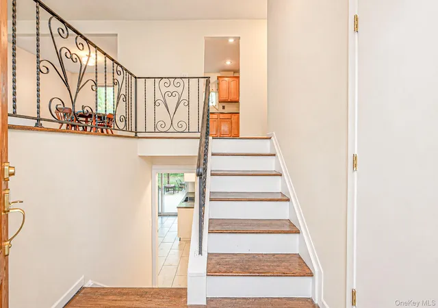 Photo 3 of Single family home for sale at 472 Essex St, Babylon, NY 11704 | MLS# 1067934 | Listing updated on 2026-10-29
