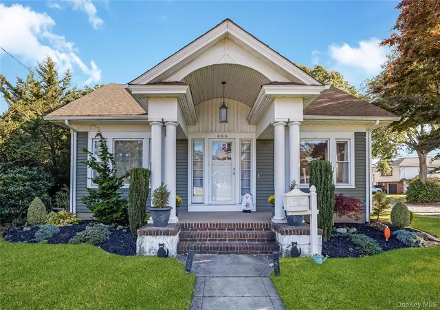 Photo 1 of Single family home for sale at 466 N Wellwood Ave, Babylon, NY 11757 | MLS# 1067936 | Listing updated on 2026-10-29