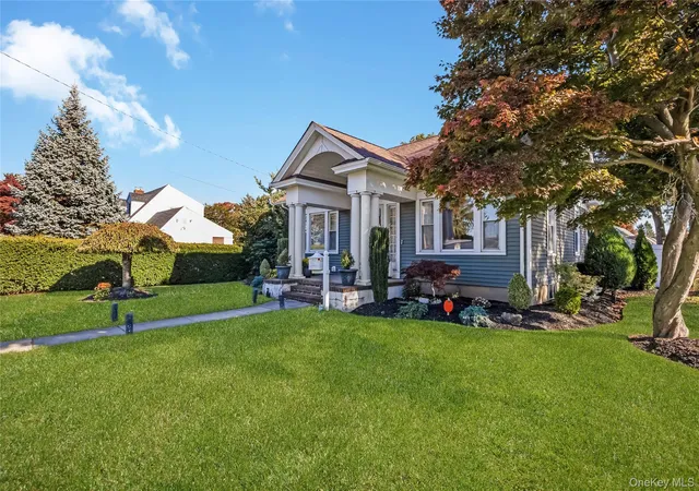 Photo 1 of Single family home for sale at 466 N Wellwood Ave, Babylon, NY 11757 | MLS# 1067936 | Listing updated on 2026-10-29