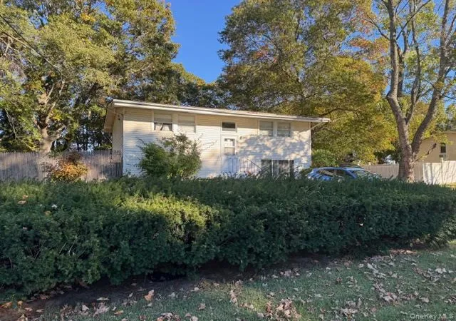 Photo 2 of Single family home for sale at 12 Arrowhead Ln, Brookhaven, NY 11733 | MLS# 1067949 | Listing updated on 2026-10-29
