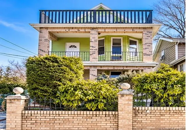 Photo 1 of Multi family home for sale at 15 University Pl, New York, NY 10301 | MLS# 1067982 | Listing updated on 2026-10-29