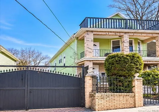 Photo 1 of House for sale at 15 University Pl, New York, NY 10301 | MLS# 1067982 | Listing updated on 2026-10-29