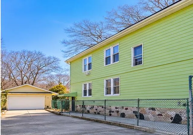 Photo 2 of House for sale at 15 University Pl, New York, NY 10301 | MLS# 1067982 | Listing updated on 2026-10-29