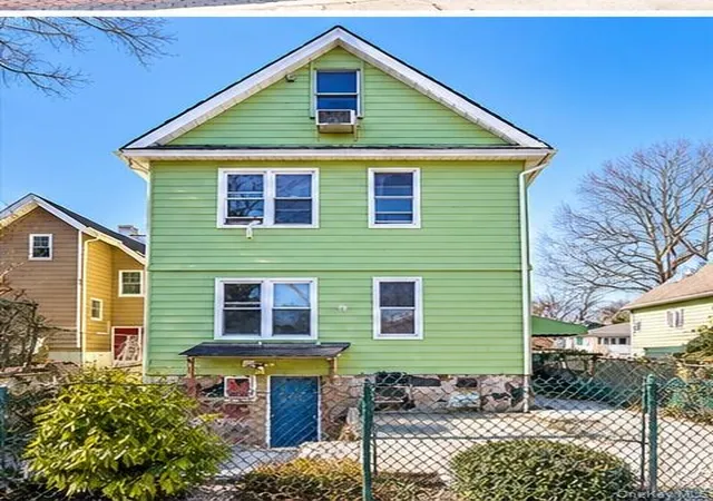 Photo 4 of House for sale at 15 University Pl, New York, NY 10301 | MLS# 1067982 | Listing updated on 2026-10-29