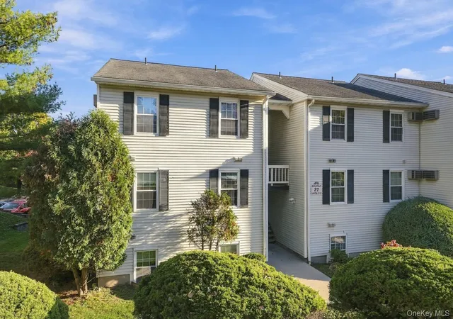Listing Photo 2 - Condo for sale in building located at 27 Lexington Hl, Monroe, NY 10926 - Unit #11