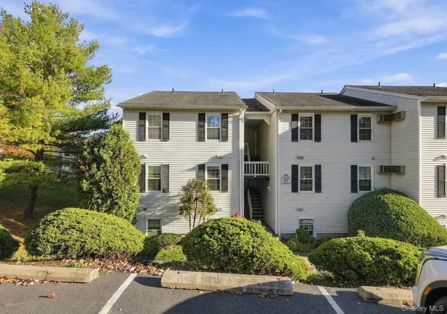 Listing Photo 1 - Condo for sale in building located at 27 Lexington Hl, Monroe, NY 10926 - Unit #11