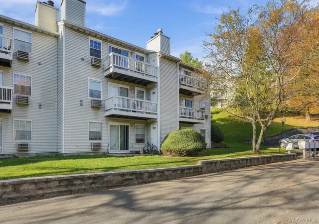 Listing Photo 4 - Condo for sale in building located at 27 Lexington Hl, Monroe, NY 10926 - Unit #11