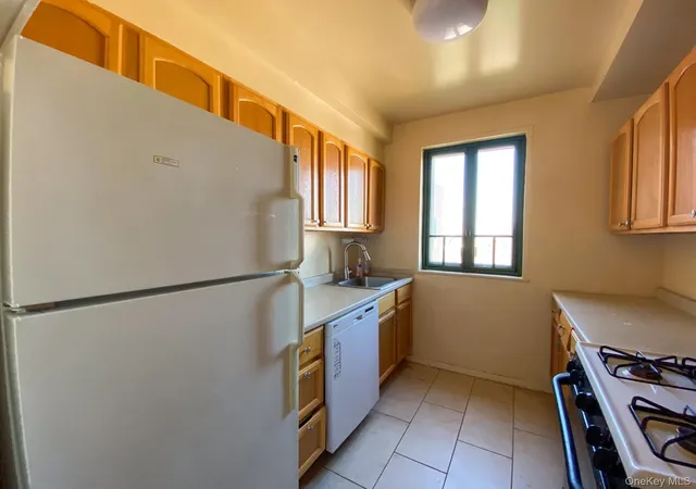 Photo 2 of Condo for sale at 14 Metropolitan Oval #12B, New York, NY 10462 | MLS# 1068007 | Listing updated on 2026-10-29