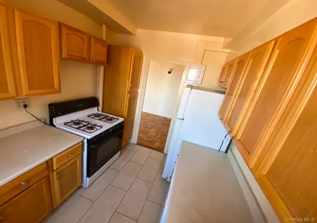 Photo 3 of Condo for sale at 14 Metropolitan Oval #12B, New York, NY 10462 | MLS# 1068007 | Listing updated on 2026-10-29