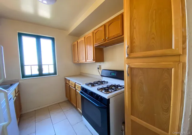 Photo 4 of Condo for sale at 14 Metropolitan Oval #12B, New York, NY 10462 | MLS# 1068007 | Listing updated on 2026-10-29