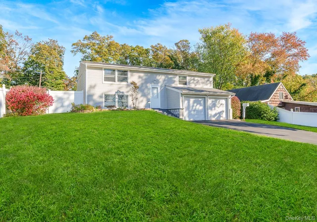Photo 1 of Single family home for sale at 79 Snowberry Ln, Islip, NY 11749 | MLS# 1068027 | Listing updated on 2026-10-30