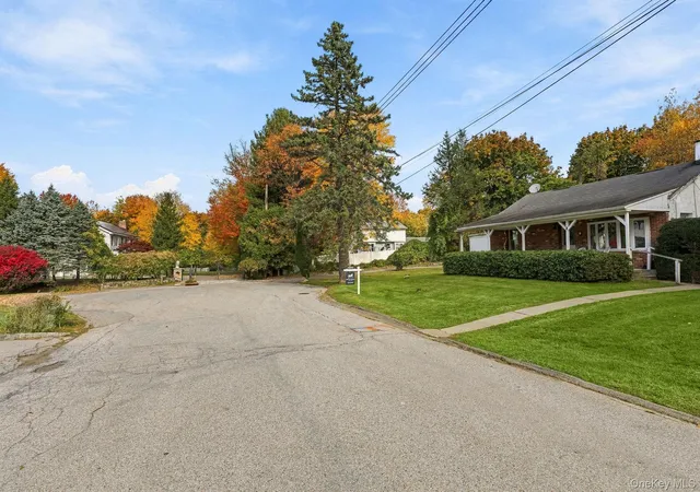 Photo 3 of Single family home for sale at 8 Knollwood Dr, Ossining, NY 10562 | MLS# 1068028 | Listing updated on 2026-10-30