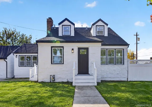 Photo 1 of Single family home for sale at 195 Ivy St, Hempstead, NY 11552 | MLS# 1068046 | Listing updated on 2026-10-29