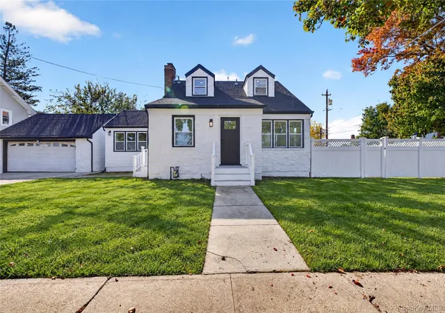 Photo 2 of Single family home for sale at 195 Ivy St, Hempstead, NY 11552 | MLS# 1068046 | Listing updated on 2026-10-29