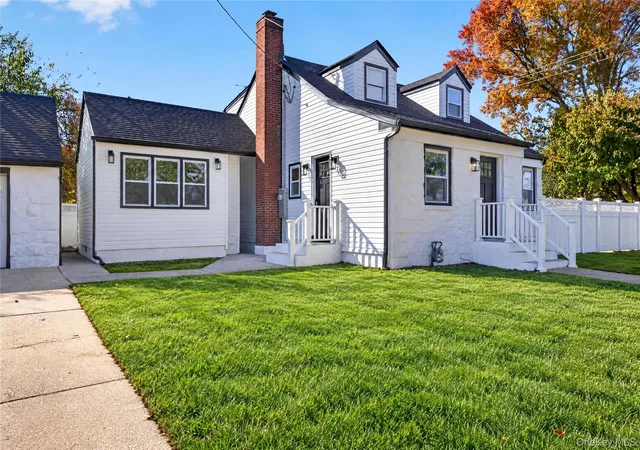 Photo 2 of Single family home for sale at 195 Ivy St, Hempstead, NY 11552 | MLS# 1068046 | Listing updated on 2026-10-29