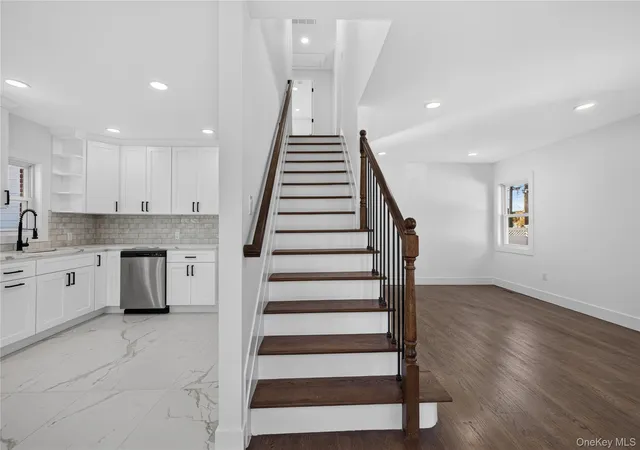 Photo 4 of Single family home for sale at 195 Ivy St, Hempstead, NY 11552 | MLS# 1068046 | Listing updated on 2026-10-29