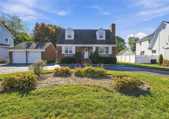 Photo 1 of Single family home for sale at 215 Oak St, Hempstead, NY 11710 | MLS# 1068058 | Listing updated on 2026-10-29