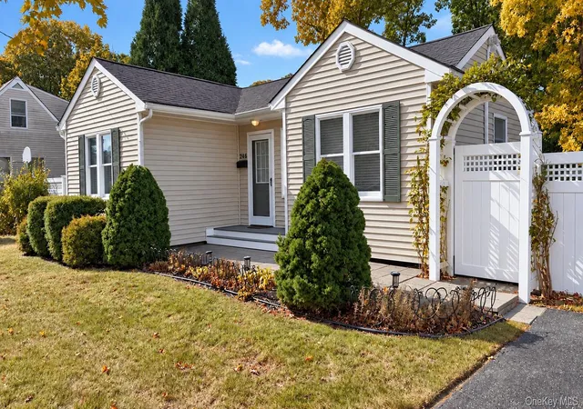 Photo 2 of Single family home for sale at 246 Jackson Ave, Smithtown, NY 11780 | MLS# 1068112 | Listing updated on 2026-10-29