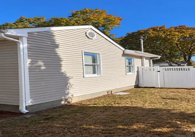 Photo 4 of Single family home for sale at 246 Jackson Ave, Smithtown, NY 11780 | MLS# 1068112 | Listing updated on 2026-10-29
