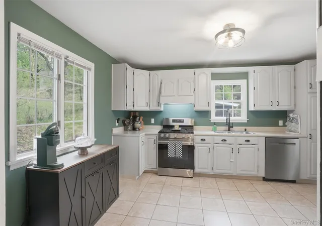 Photo 3 of Single family home for sale at 39 Woodside Dr, Warwick (town), NY 10990 | MLS# 1068158 | Listing updated on 2026-10-29