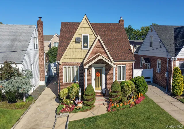 Photo 1 of Single family home for sale at 233 Cleveland St, Hempstead, NY 11010 | MLS# 1068185 | Listing updated on 2026-10-29