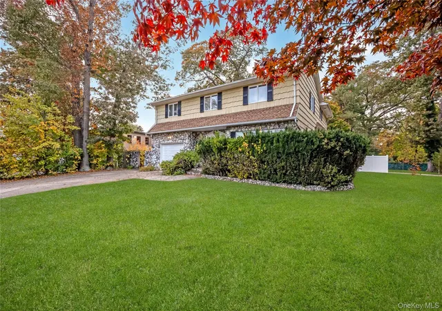Photo 1 of Single family home for sale at 7 Edgewood Ave, Smithtown, NY 11787 | MLS# 1068186 | Listing updated on 2026-10-29