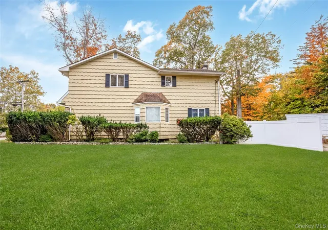 Photo 2 of Single family home for sale at 7 Edgewood Ave, Smithtown, NY 11787 | MLS# 1068186 | Listing updated on 2026-10-29