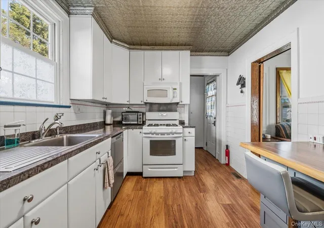 Photo 4 of Single family home for sale at 93 Haven Ave, North Hempstead, NY 11050 | MLS# 1068187 | Listing updated on 2026-10-29