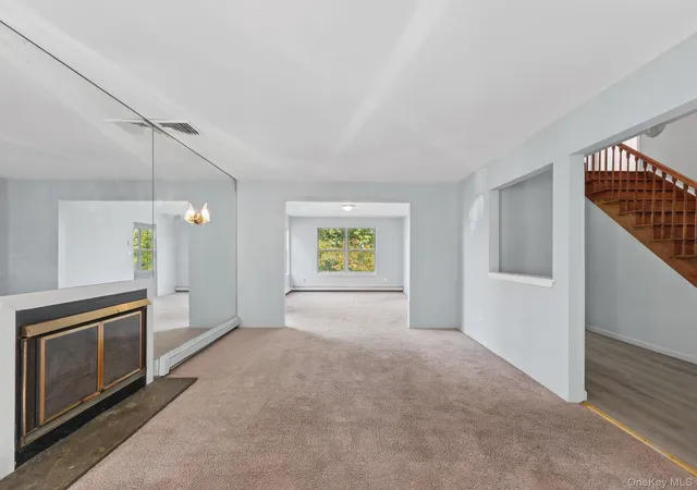 Photo 3 of House for sale at 4 Mariners Way, Oyster Bay, NY 11542 | MLS# 1068207 | Listing updated on 2026-10-30