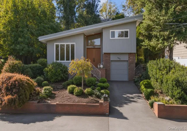 Single family home for sale at 150 Cow Neck Rd, North Hempstead, NY 11050 | MLS# 1068233