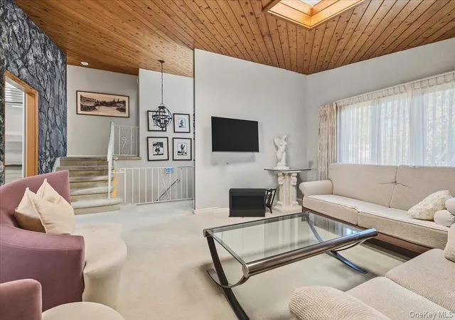 Photo 1 of Single family home for sale at 150 Cow Neck Rd, North Hempstead, NY 11050 | MLS# 1068233 | Listing updated on 2026-10-29