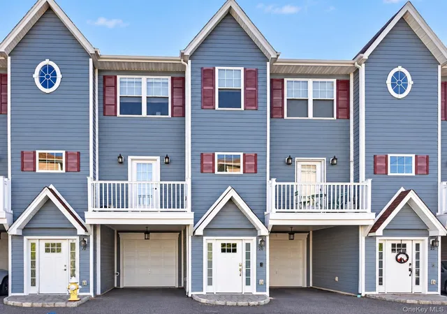 Single family home for sale at 20 Hearthstone Ct, Oyster Bay, NY 11735 | MLS# 1068378