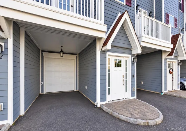 Photo 2 of Single family home for sale at 20 Hearthstone Ct, Oyster Bay, NY 11735 | MLS# 1068378 | Listing updated on 2026-10-30