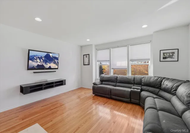 Photo 1 of Single family home for sale at 406 Hawthorn Way, New Windsor, NY 12553 | MLS# 1068422 | Listing updated on 2026-10-29