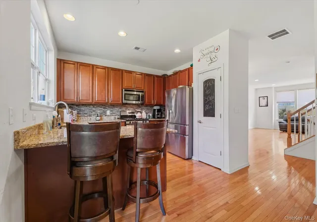 Photo 4 of Single family home for sale at 406 Hawthorn Way, New Windsor, NY 12553 | MLS# 1068422 | Listing updated on 2026-10-29