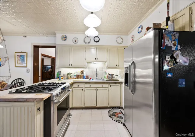 Photo 4 of Single family home for sale at 5 Forkland Ln, Greenburgh, NY 10522 | MLS# 1068433 | Listing updated on 2026-10-29