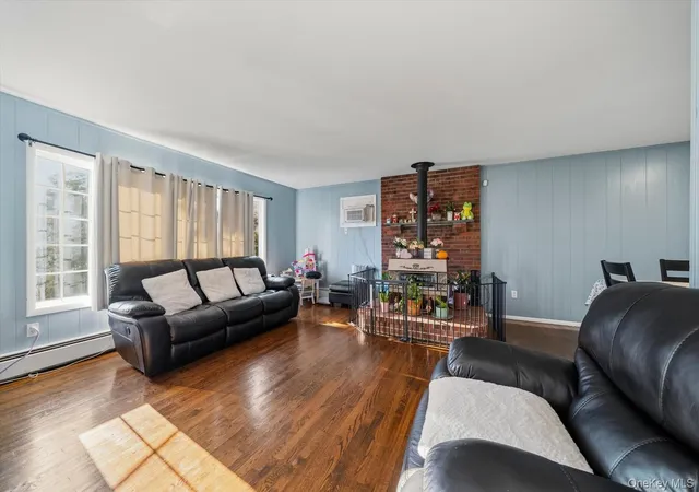Photo 4 of Single family home for sale at 12 Weather Vane Way, Middletown, NY 10940 | MLS# 1068491 | Listing updated on 2026-10-30