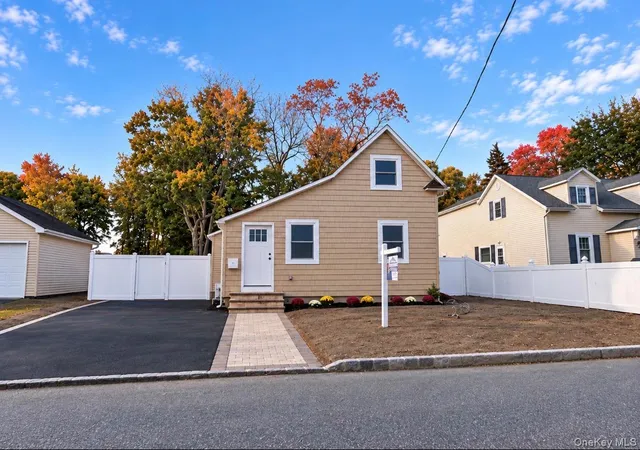 Photo 1 of Single family home for sale at 43 Old Commack Rd, Smithtown, NY 11754 | MLS# 1068495 | Listing updated on 2026-10-30