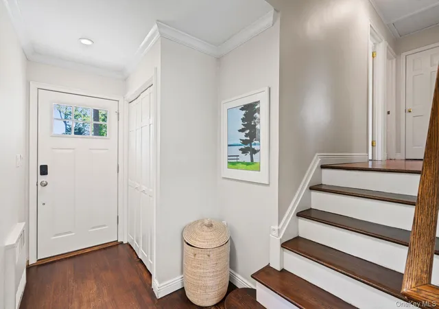 Photo 2 of Single family home for sale at 32 Wood Ln, Oyster Bay, NY 11560 | MLS# 1068516 | Listing updated on 2026-10-31