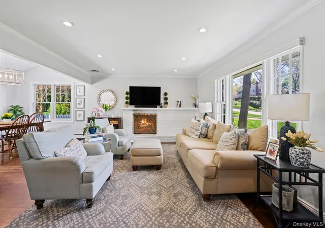 Photo 3 of Single family home for sale at 32 Wood Ln, Oyster Bay, NY 11560 | MLS# 1068516 | Listing updated on 2026-10-31