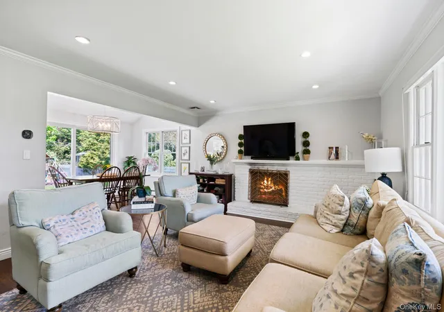 Photo 4 of Single family home for sale at 32 Wood Ln, Oyster Bay, NY 11560 | MLS# 1068516 | Listing updated on 2026-10-31