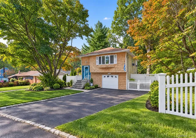 Photo 1 of Single family home for sale at 54 Longfellow Dr, Smithtown, NY 11754 | MLS# 1068521 | Listing updated on 2026-10-30