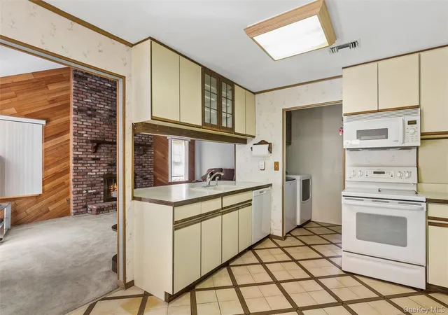 Photo 4 of Single family home for sale at 16 Bristol Downs St, Brookhaven, NY 11727 | MLS# 1068547 | Listing updated on 2026-10-30
