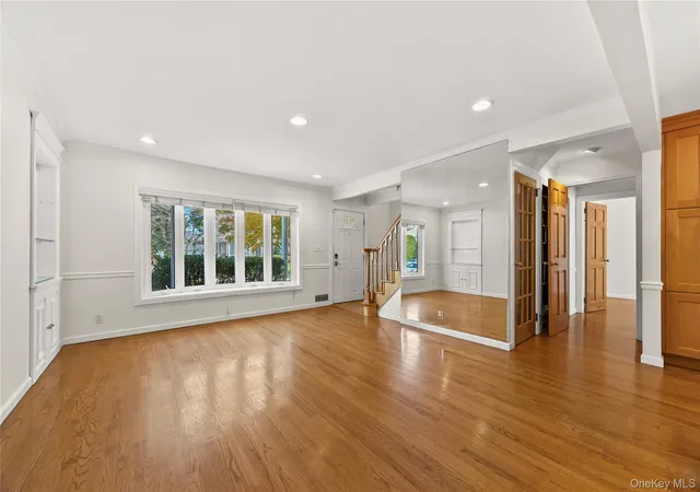 Photo 4 of Single family home for sale at 31 Stoothoff Dr, North Hempstead, NY 11040 | MLS# 1068686 | Listing updated on 2026-10-30